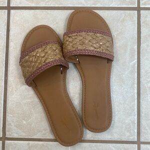 Universal thread sandals size 10